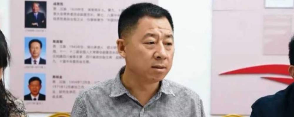 既要当婊子又要立牌坊  男子举报湖北武汉塔子湖街道副书记段绍先出轨其妻子并曝出不雅视频