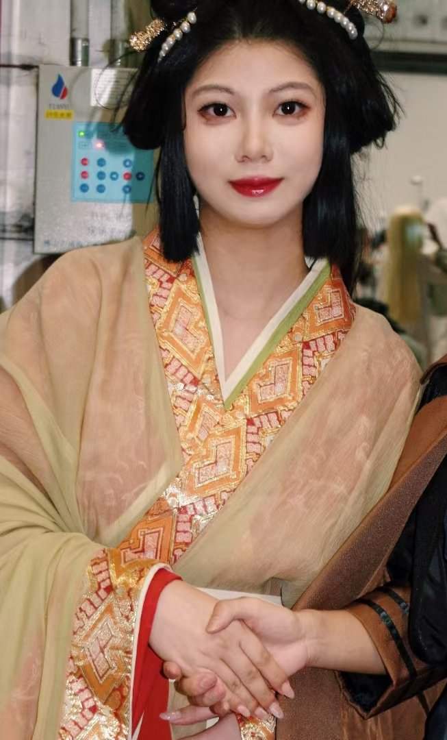 平日里一副正经模样私下却只想被精液淹没 广州母狗王菁酒店3P侍奉主任成为精液储存器