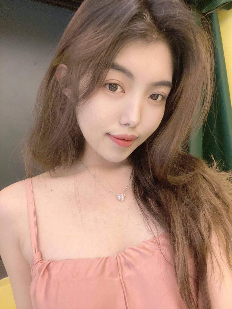 清纯女学生私下竟是饥渴难耐的反差婊 厦门大学00后学生妹韩凤骏私密自拍视频曝光
