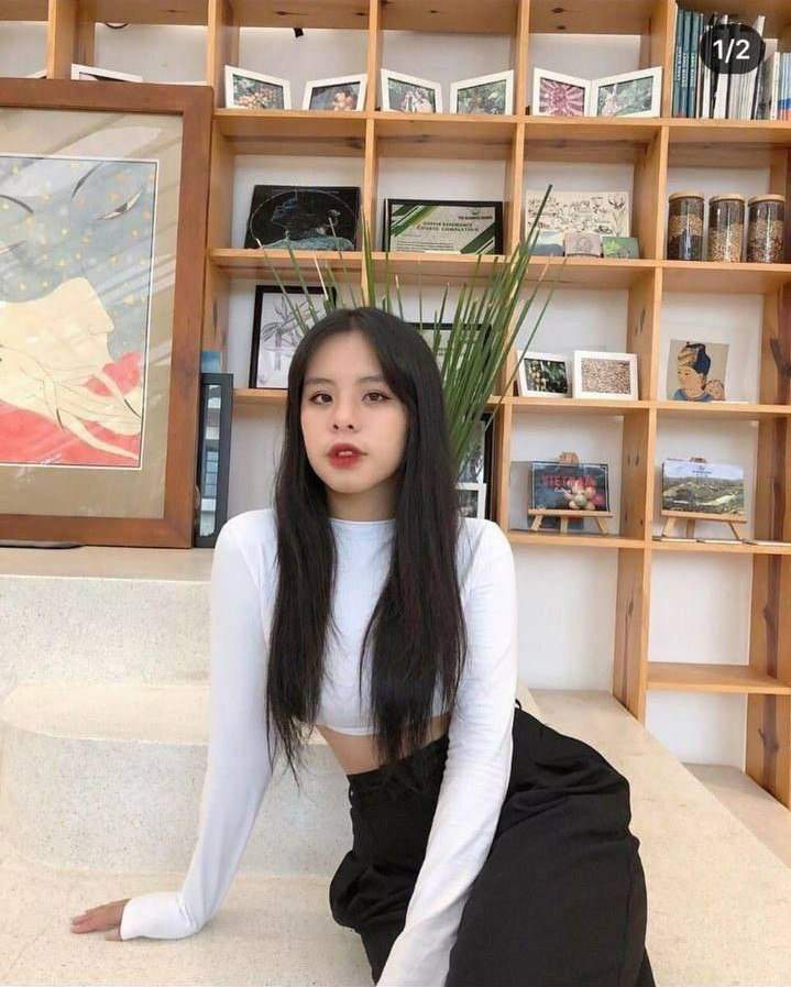 瓜友真实投稿 网约24岁大眼可爱巨乳妹小夏 性感裸拍展现白皙肤质高挑身材 后入爆操激情四溢淫叫不断