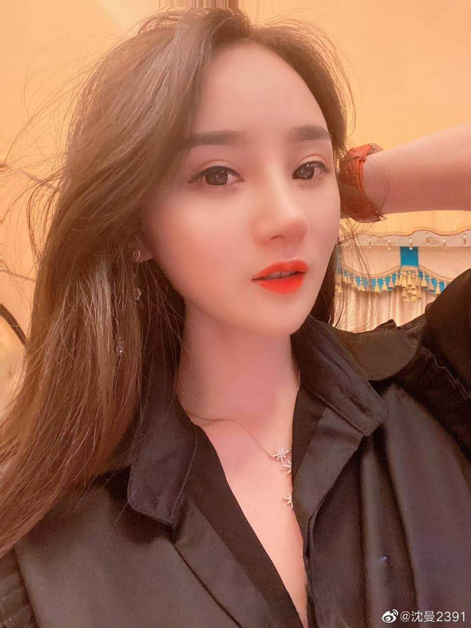 快手千万粉丝女网红沈曼惊天陪睡门 自曝睡过不少大佬性爱私拍视频流出引发轩然大波
