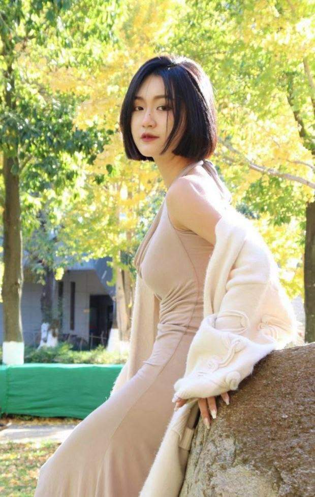舞蹈实习生被领导安排献给客户 酒店内身穿制服惨遭疯狂打桩 沈阳艺术学院反差婊刘雯性爱视频流出