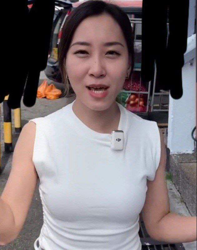 黑龙江33岁风骚少妇伊丽丽背着原配酒店约炮 扇脸调教跪地舔屌极致下贱展现母狗本性
