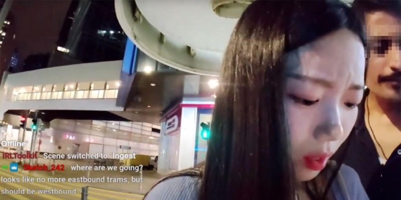 Twitch韩女主播在 香港地铁 直播 遭南亚痴汉从后压墙摸胸 公开猥亵！！！