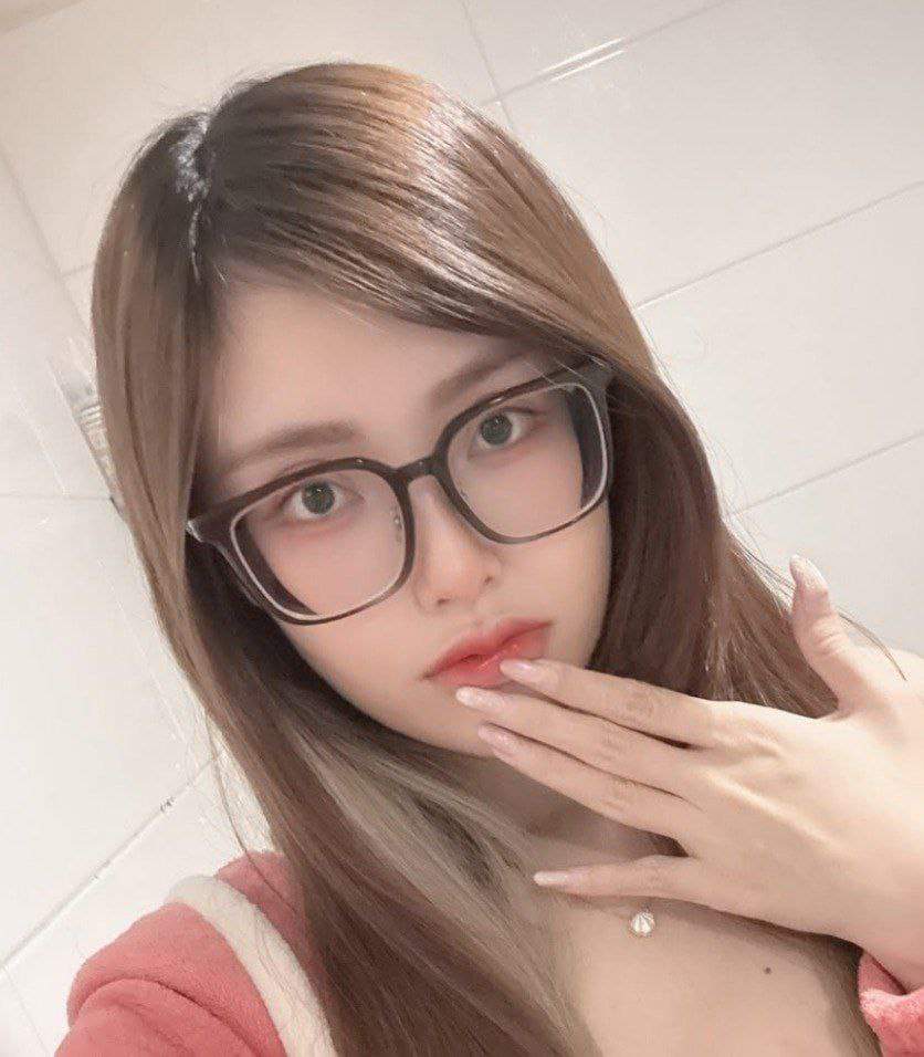 丰满女神下海裸聊发骚 奶子堪称无敌双球弹性十足 IG巨乳网红尤物莫离自慰视频流出