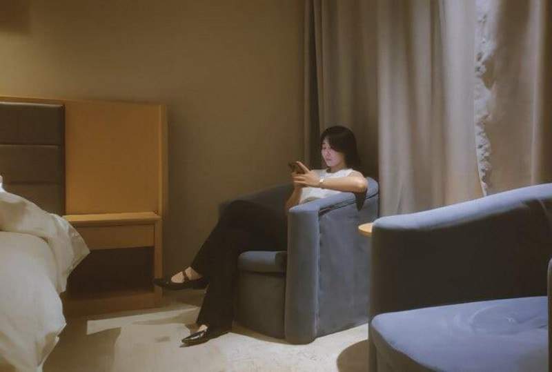 外围记录片我不是捞女震撼来袭 温柔美女深情讲述爱情史 一上床被爆操淫语挑逗反差感拉满